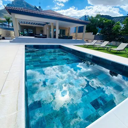 5 Bedrooms Villa With Sea View Private Pool And Enclosed Garden At Costa Adeje 2 Km Away From The Beach ヴィラ アデヘ