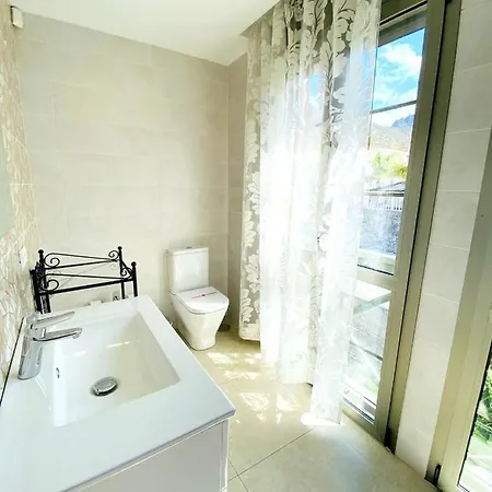5 Bedrooms Villa With Sea View Private Pool And Enclosed Garden At Costa Adeje 2 Km Away From The Beach * アデヘ