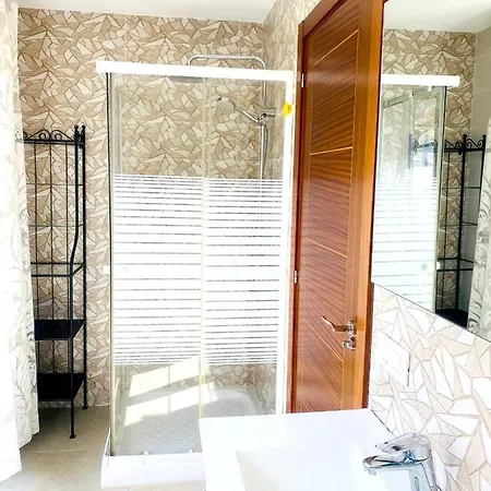 ヴィラ 5 Bedrooms Villa With Sea View Private Pool And Enclosed Garden At Costa Adeje 2 Km Away From The Beach アデヘ