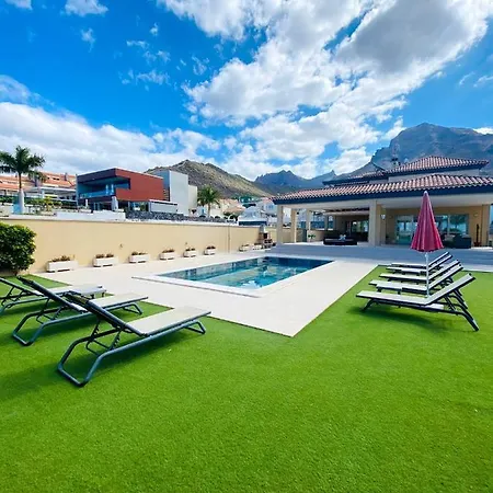 5 Bedrooms Villa With Sea View Private Pool And Enclosed Garden At Costa Adeje 2 Km Away From The Beach Vila