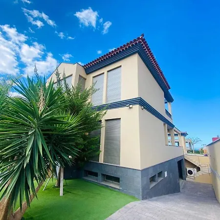5 Bedrooms Villa With Sea View Private Pool And Enclosed Garden At Costa Adeje 2 Km Away From The Beach فيلة
